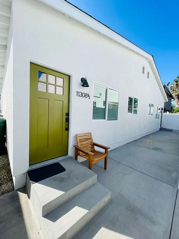 2 bed, 2.0 bath, 800 sqft, $2,550 — Photo 2
