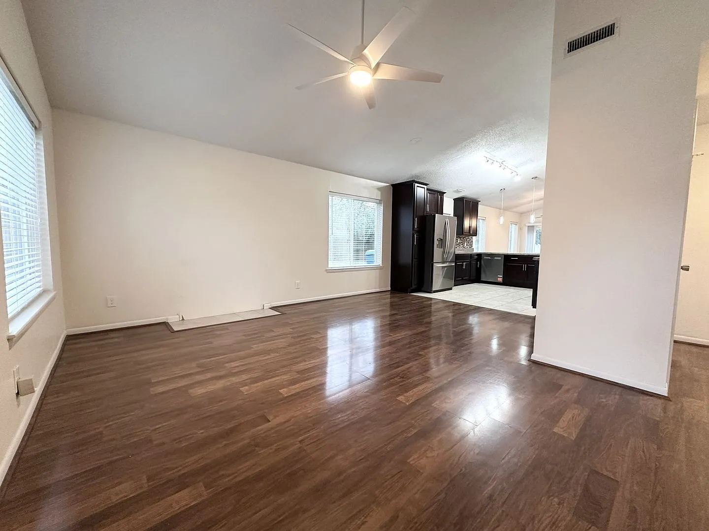 Beautifully Remodeled 3 Bedroom in the Brandon Neighborhood — Photo 2