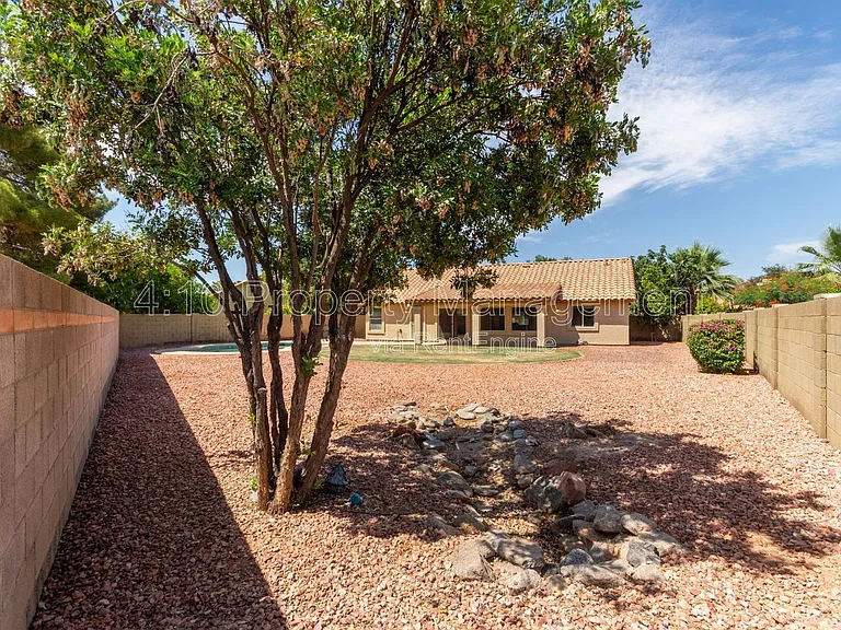 2381 W Redwood Dr — Photo 31