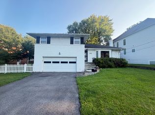 5808 Greentree Rd, Bethesda, MD 20817
