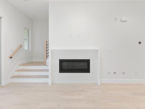 2nd image of 1130 McKinley St
