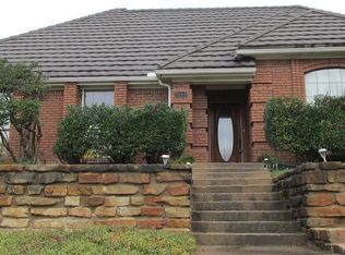 3112 Woodridge Dr, Hurst, TX 76054