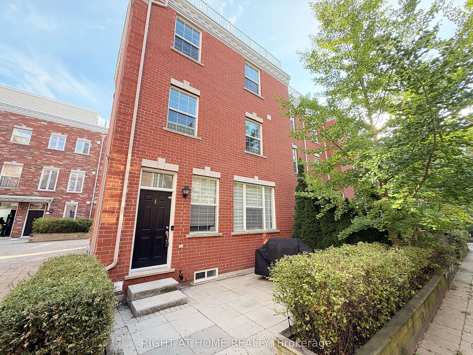 3 bed, $4,250 — Photo 1