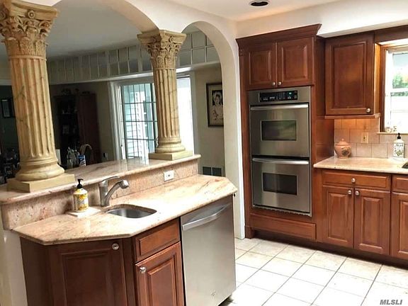 3rd image of 19 Wildwood Ln