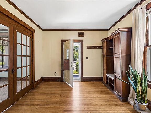 5th image of 805 Clay St