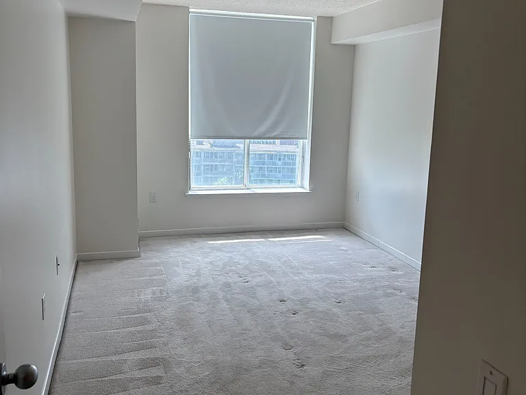21 Overlea Blvd #902 — Photo 9