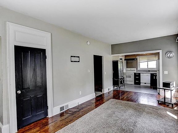 4th image of 437 Lake St