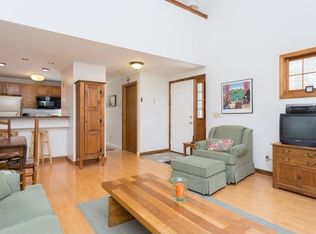 91 Glengarry Dr, Stratham, NH 03885
