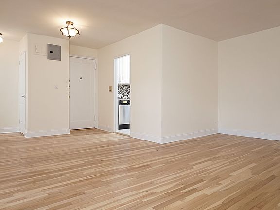 4th image of 2244 Bronx Park E APT 4A