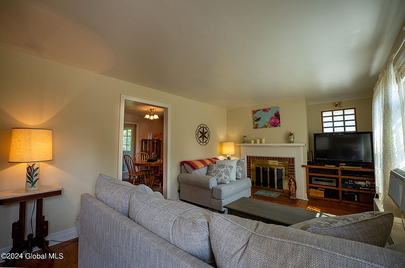 3rd image of 27 Harrison Avenue