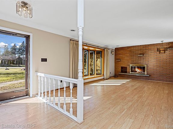 5th image of 24840 Taft Rd