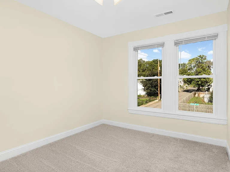 460 Beaumont St — Photo 19