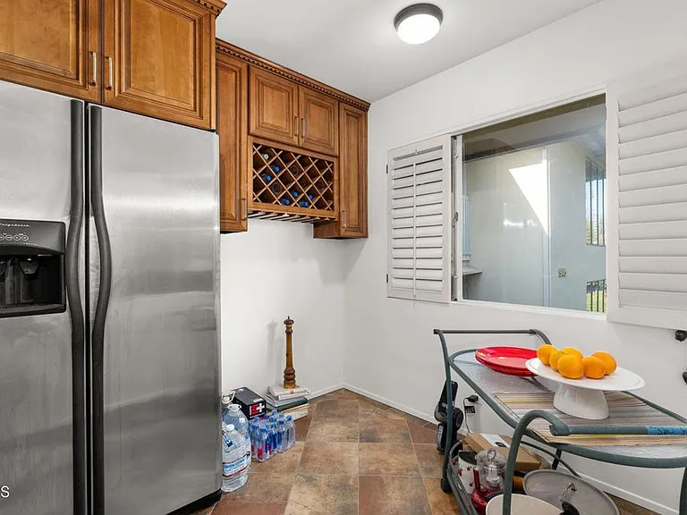 945 S Orange Grove Blvd #E — Photo 10