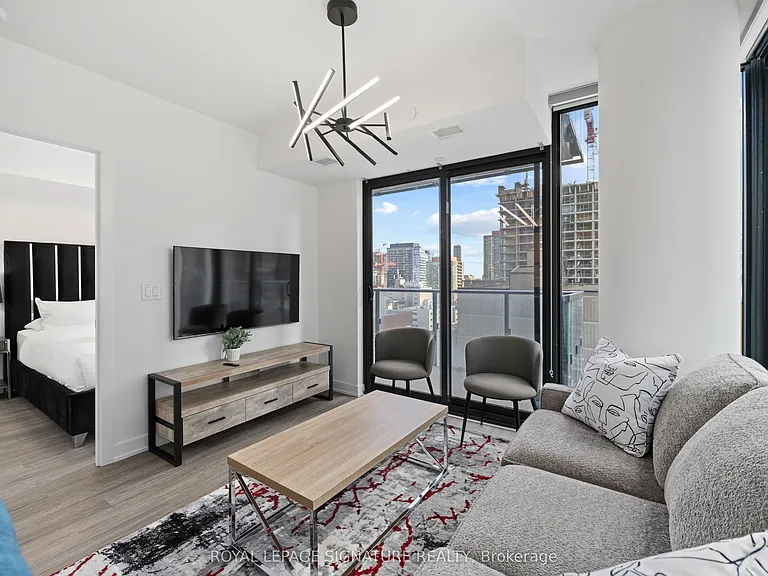 47 Mutual St #1002 — Photo 4