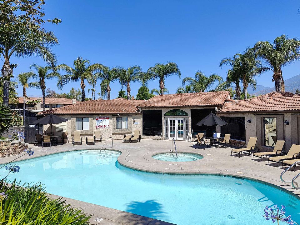 Community pool&spa