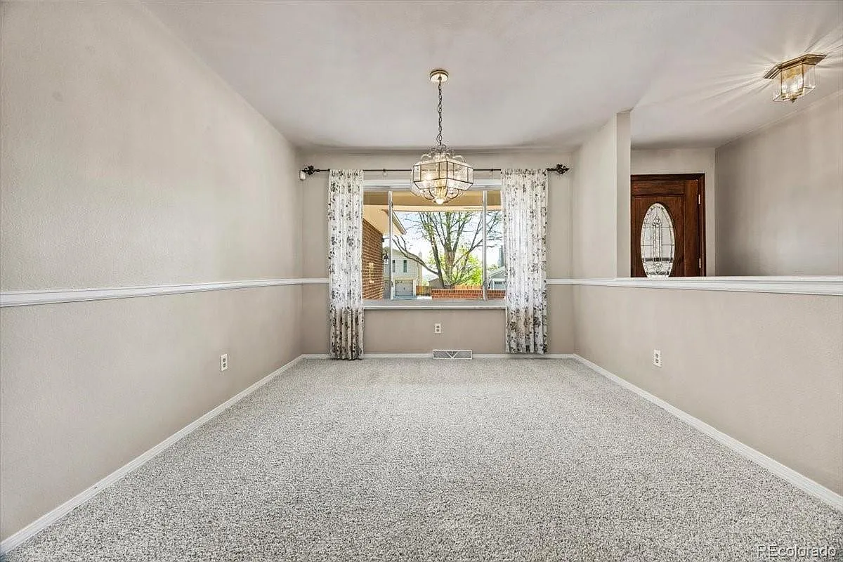 5 bed, 2937 sqft, $3,000 — Photo 4