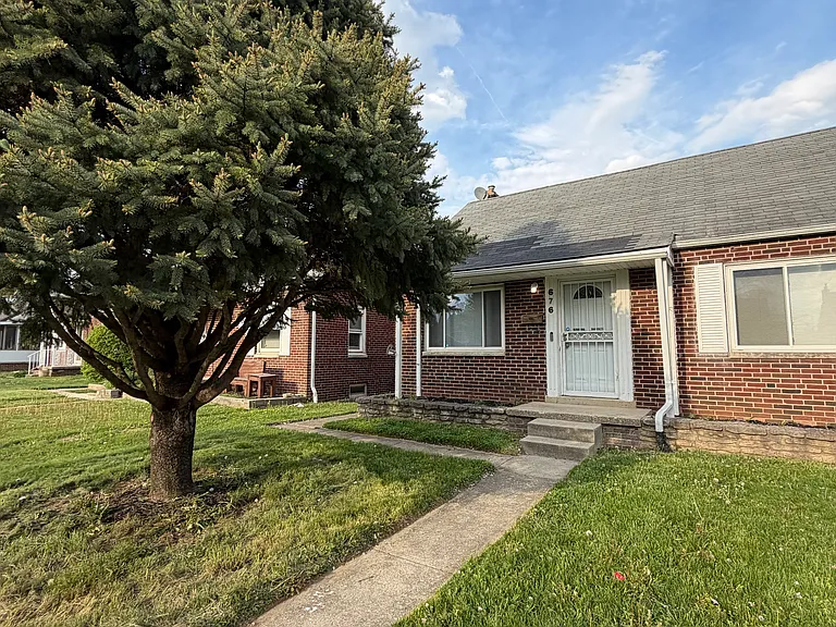 676 Butler Ave — Photo 2