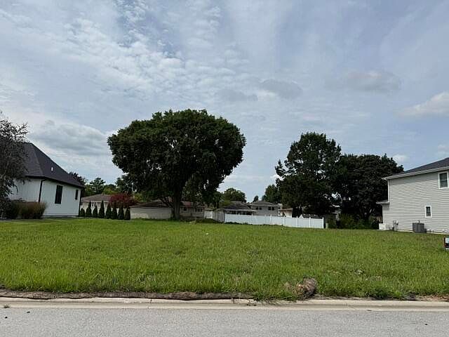 2nd image of 8232 Castle Dr