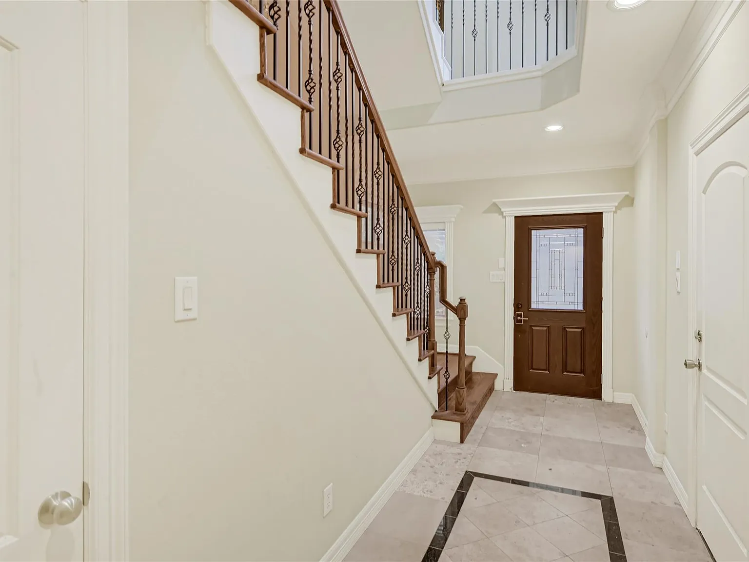 3 bed, 2.5 bath, 2430 sqft, $2,700 — Photo 4