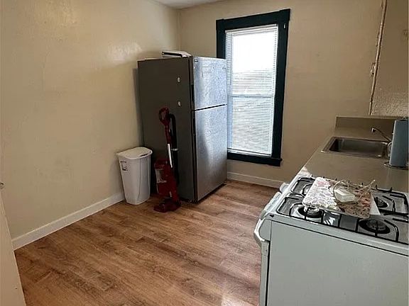 2nd image of 709 Baldwin St Floor 1-2