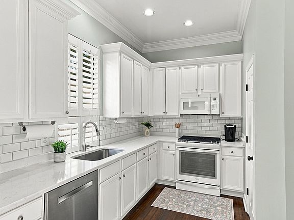 4th image of 112 Etiwan Park St