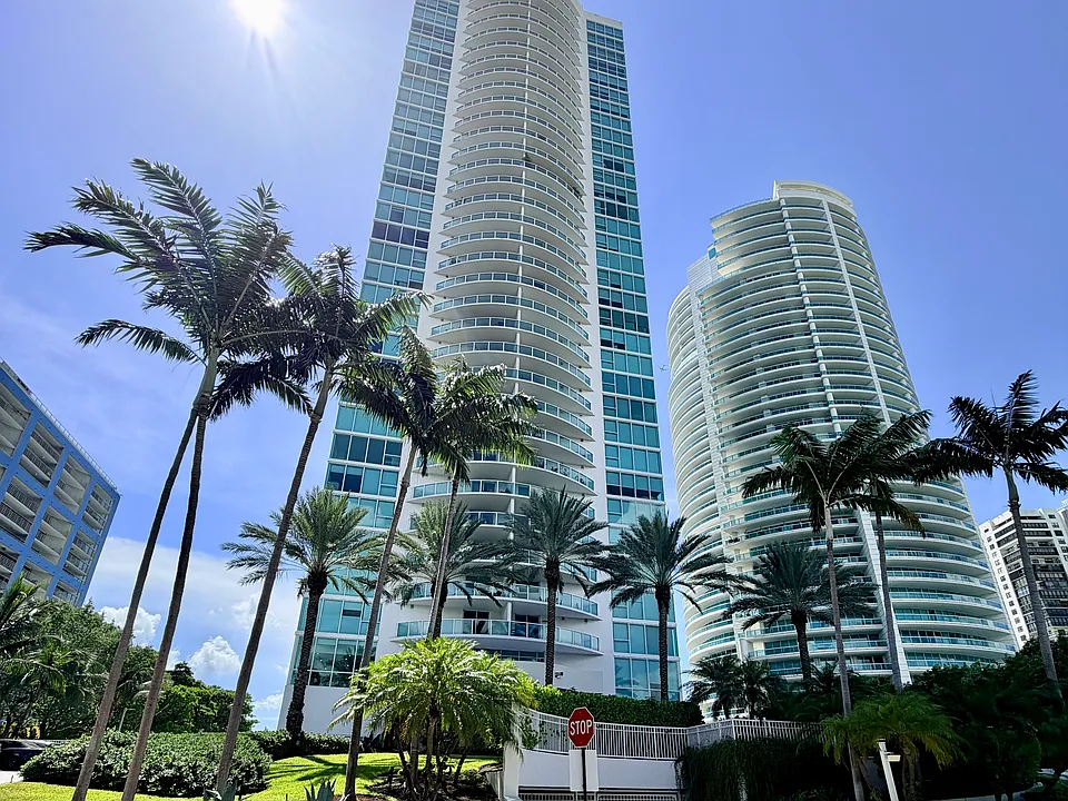 2101 Brickell Ave #1805