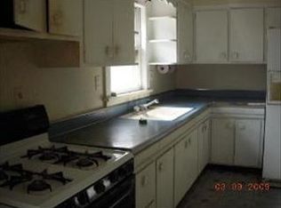 928 Walnut St, Waukegan, IL 60085