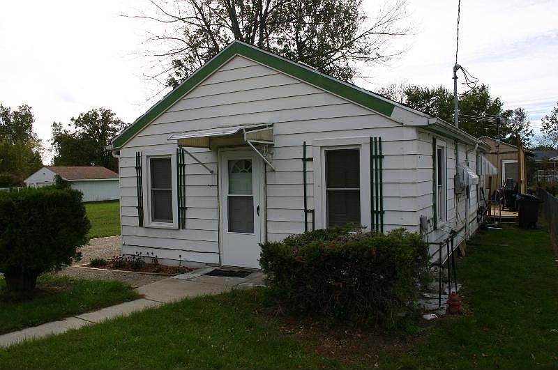 1st image of 430 Bridgman Ave