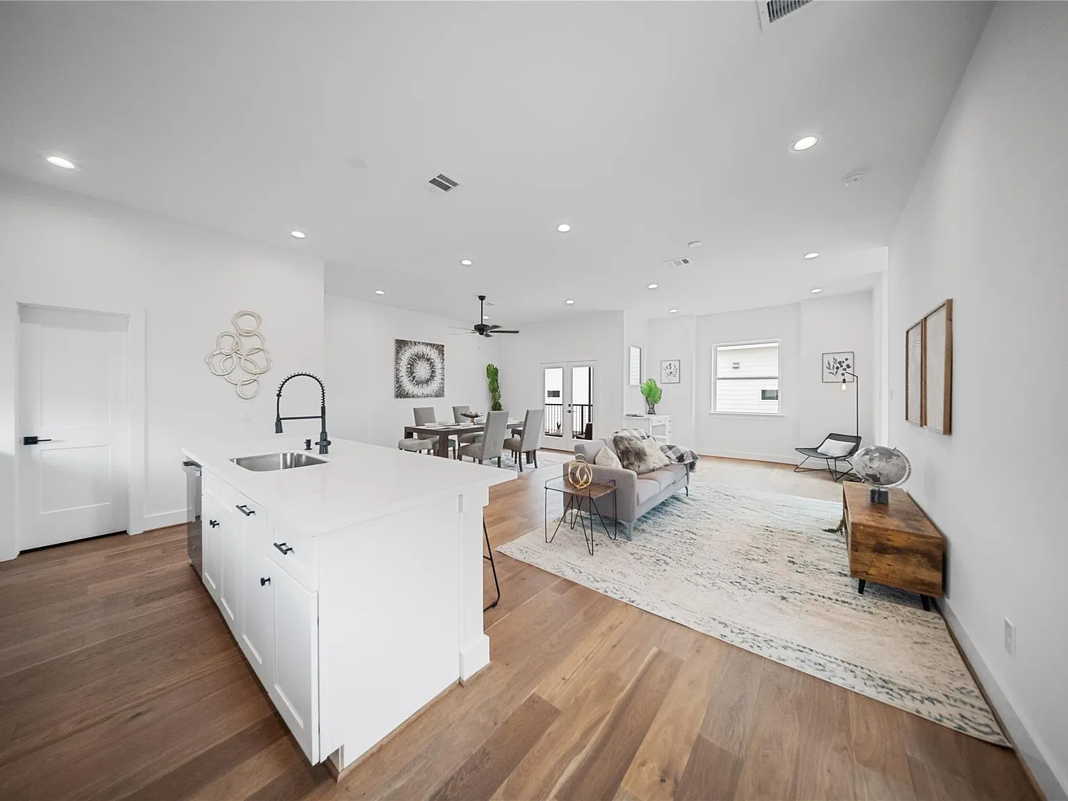 3 bed, 3.5 bath, 2053 sqft, $2,900 — Photo 4