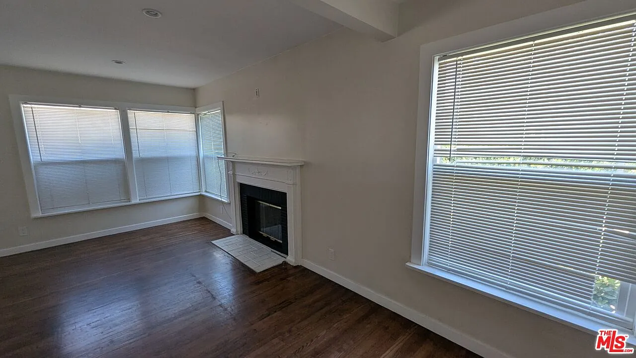 2 bed, 1.0 bath, 914 sqft, $2,900 — Photo 4