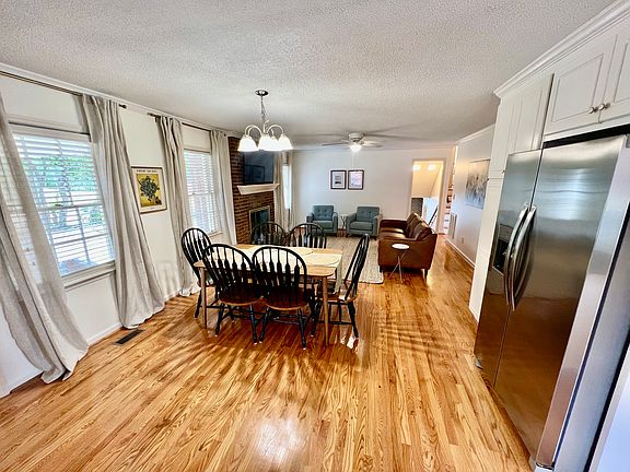 3rd image of 605 Regent Rd