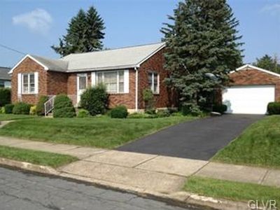 1066 Detweiler Ave, Hellertown, PA, 18055