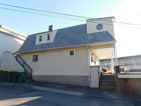 2nd image of 1022A Washington St