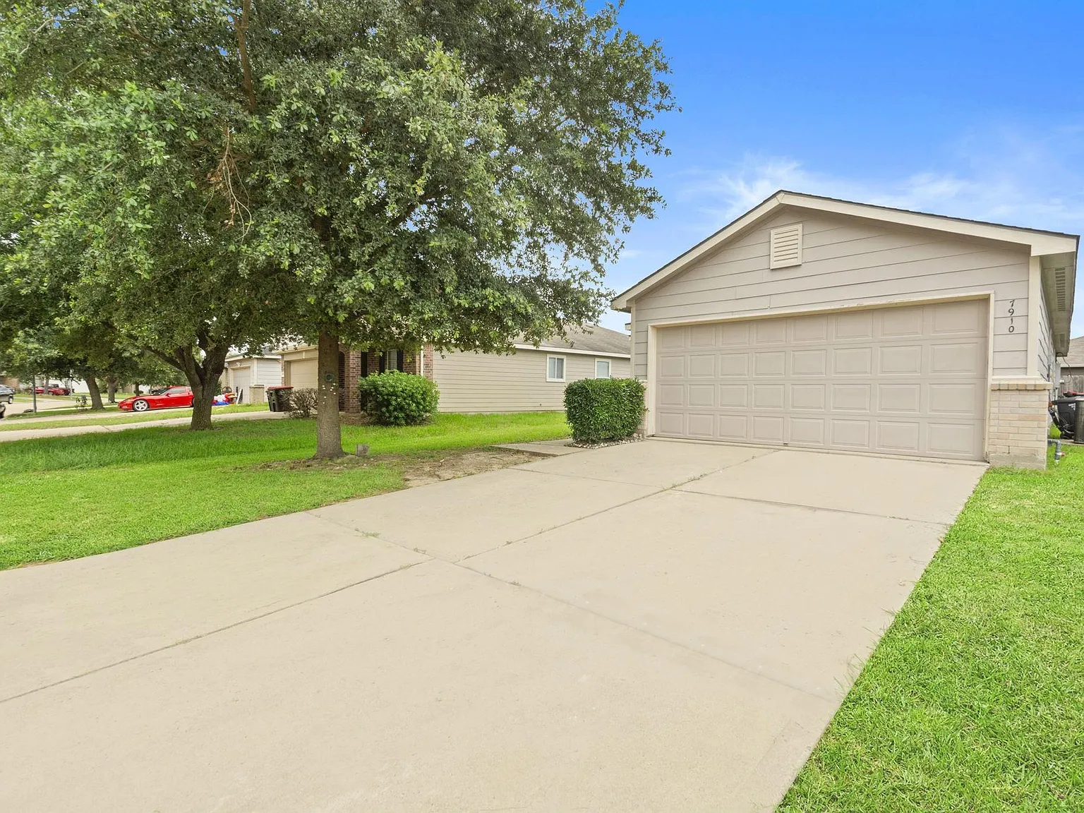 3 bed, 2.0 bath, 1378 sqft, $2,050 — Photo 3