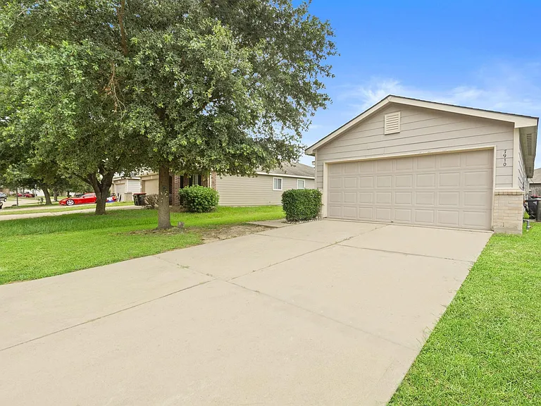 7910 Buffalo View Ln — Photo 3