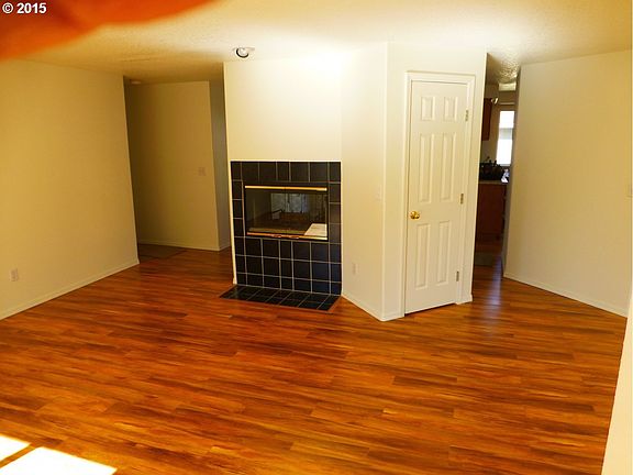 3rd image of 5211 NE 69th Cir