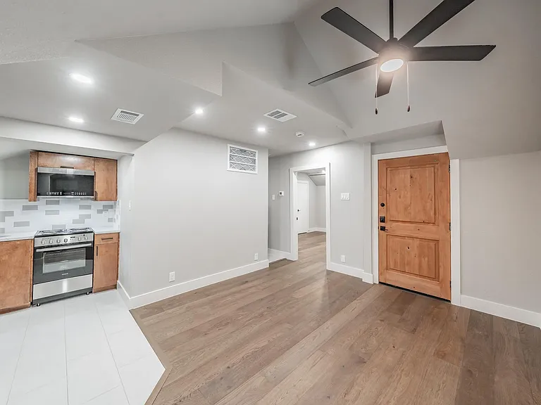 3008 McPherson Ave #D — Photo 4