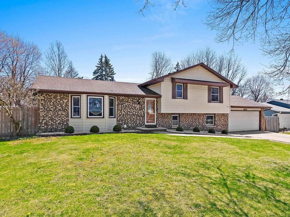 479 Edelweiss Dr, Green Bay, WI 54302