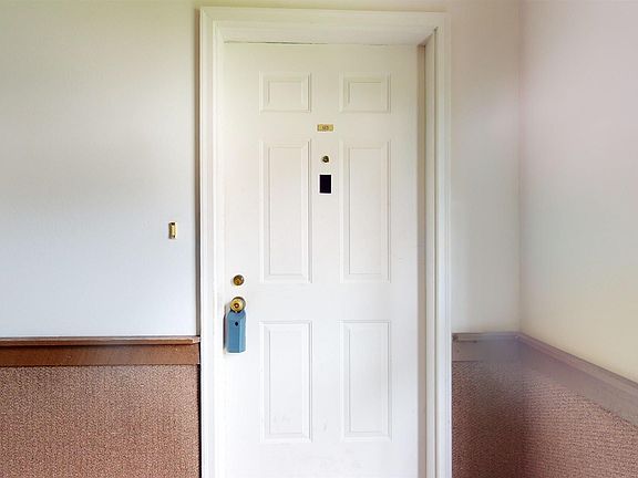 3rd image of 613 Clarinet Blvd E
