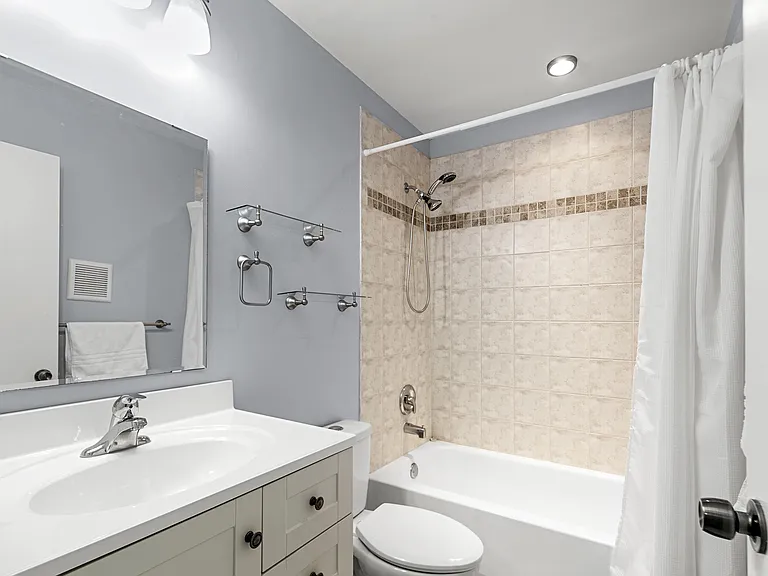 605 Flanders N #M — Photo 10