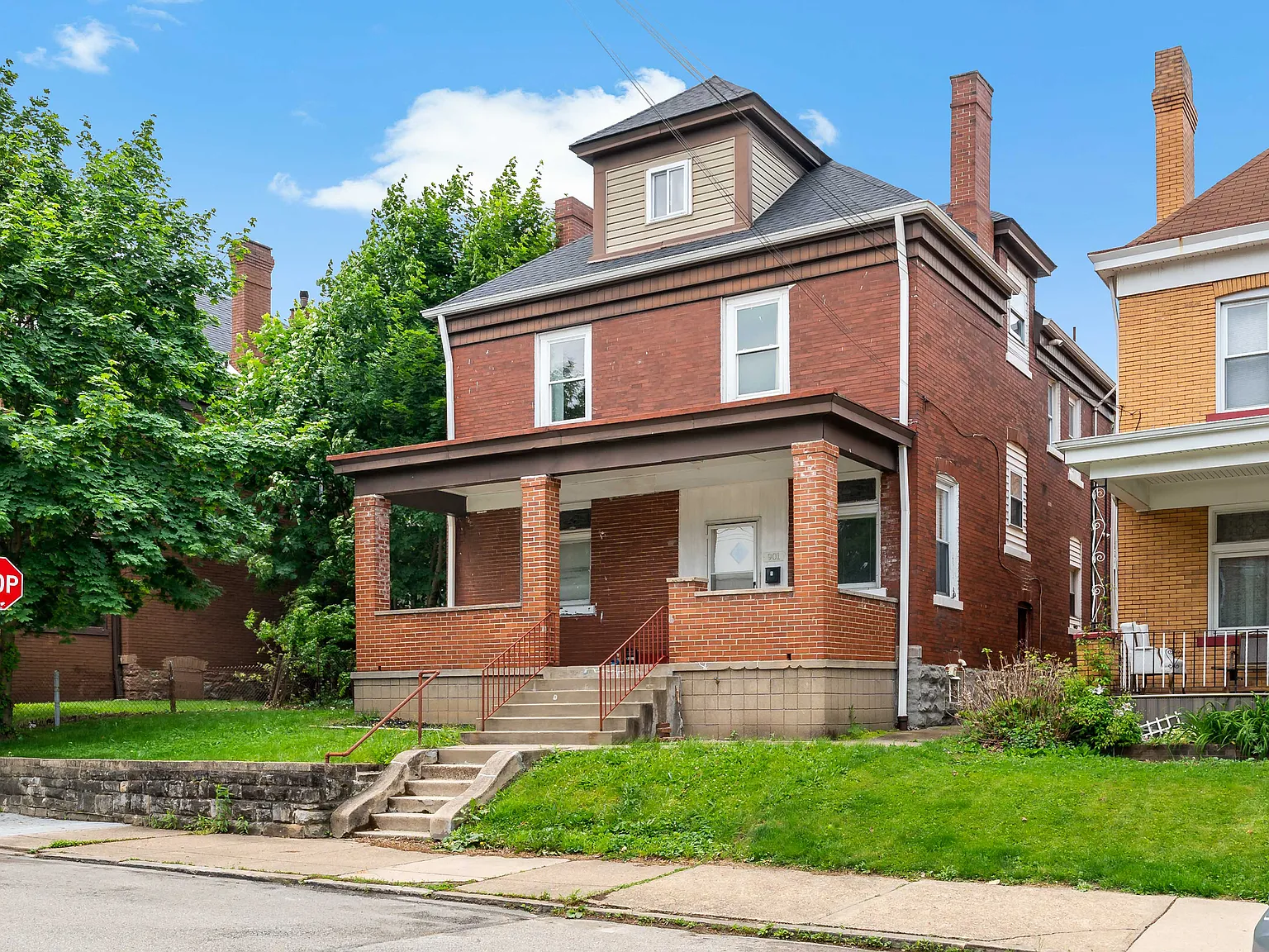 4 bed, 1.5 bath, $1,800 — Photo 2