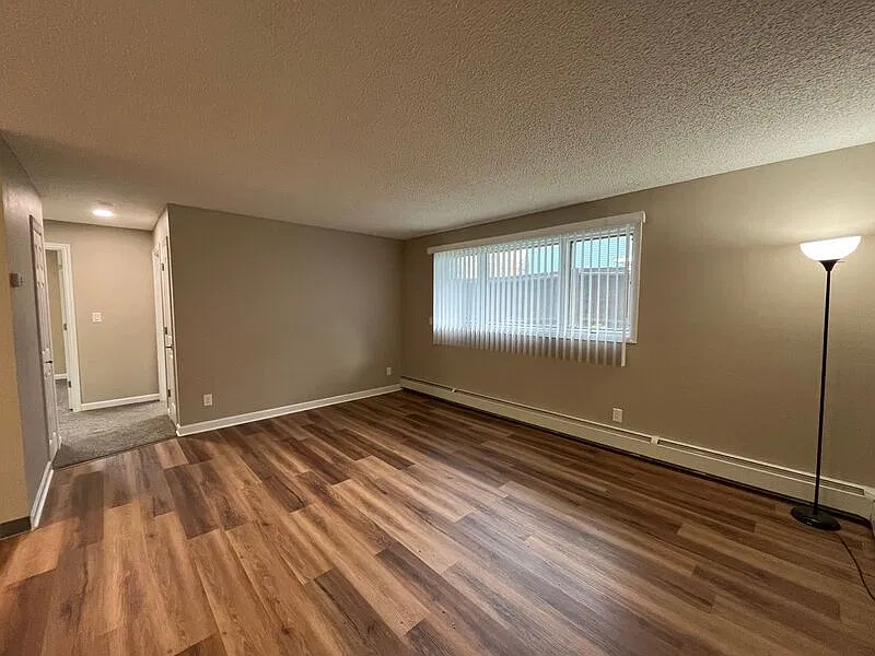 2 bed, 1.0 bath, 826 sqft, $1,625 — Photo 2