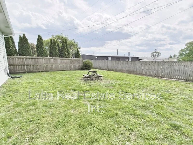 Building Photo - 2502 Cedar St #B