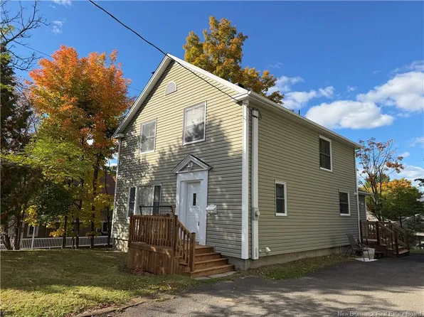 25 Park St, Edmundston, NB E3V 1Y8