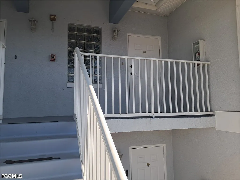 2 bed, 2.0 bath, 932 sqft, $1,295 — Photo 2