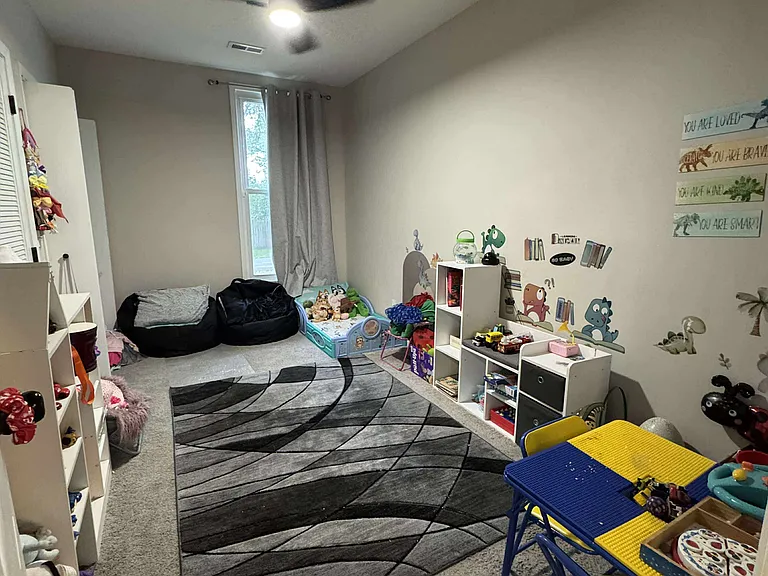 104 S Clark St — Photo 22