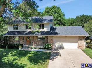 3211 Fox Hollow Rd, Lincoln, NE 68506