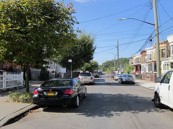 4th image of 90 Glen St