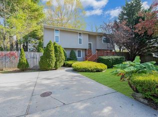 25 Hamilton Ave, Brentwood, NY 11717