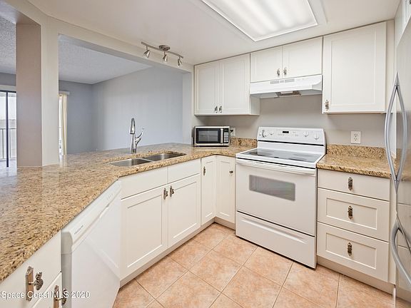 5th image of 1480 Roosevelt Ave APT 403